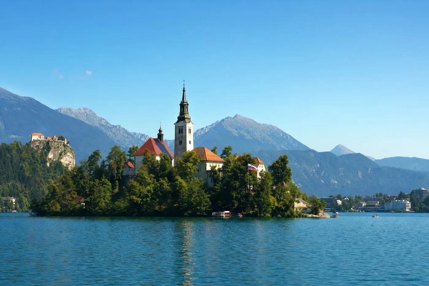 Slovenia – tunnettu maamerkki ja maan lippu