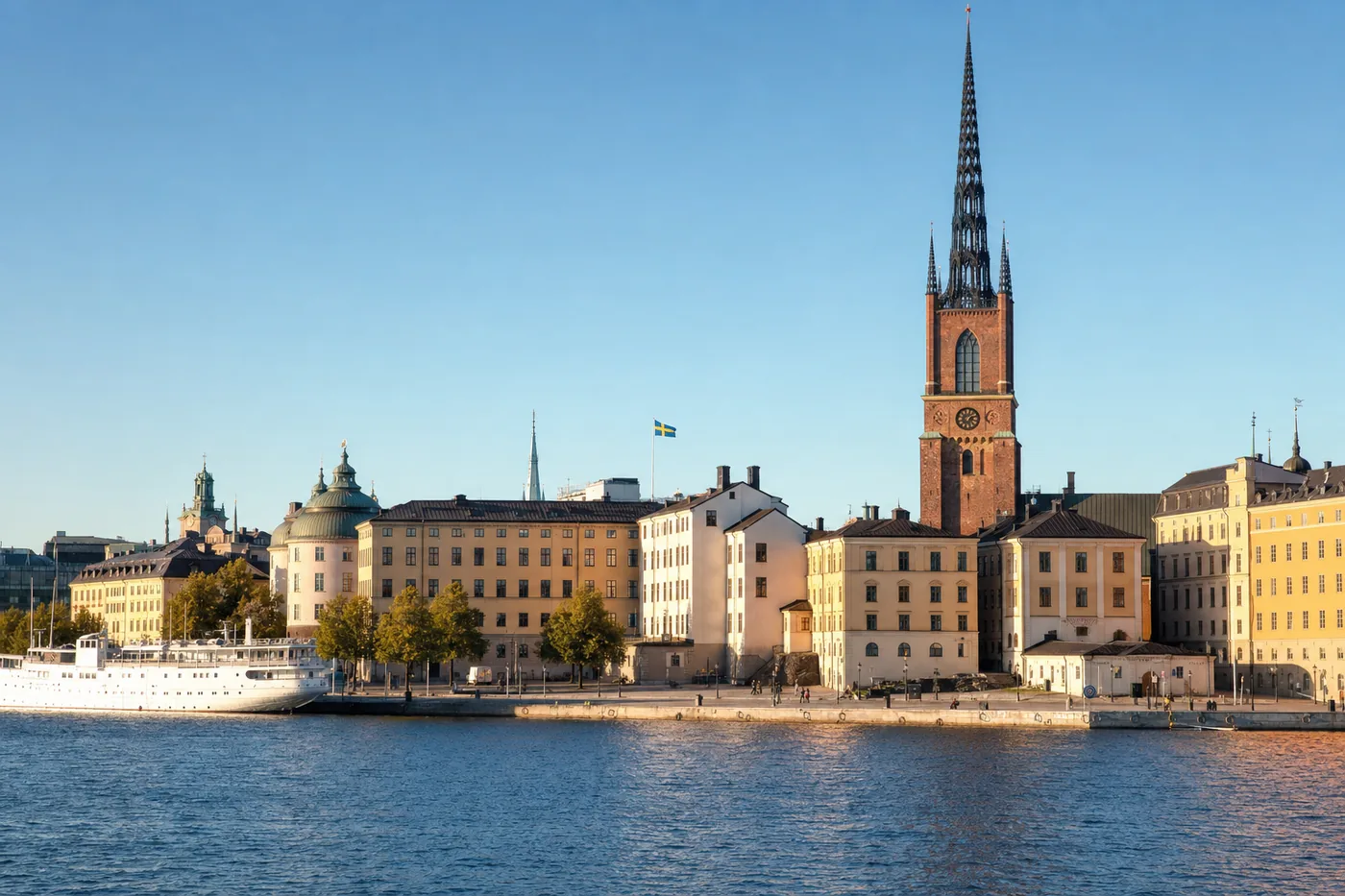 Ruotsi – tunnettu maamerkki ja maan lippu
