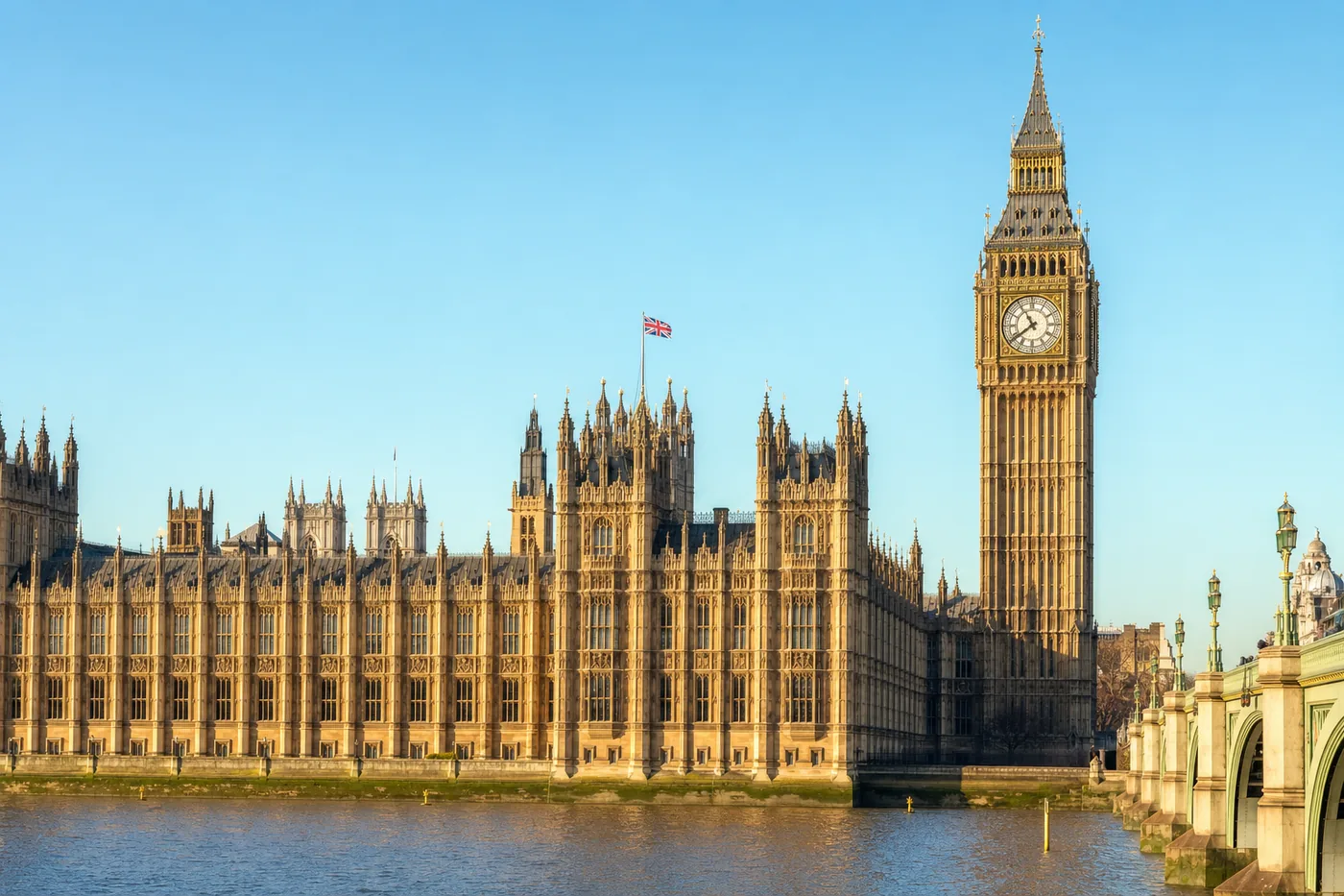 Iso-Britannia – tunnettu maamerkki ja maan lippu