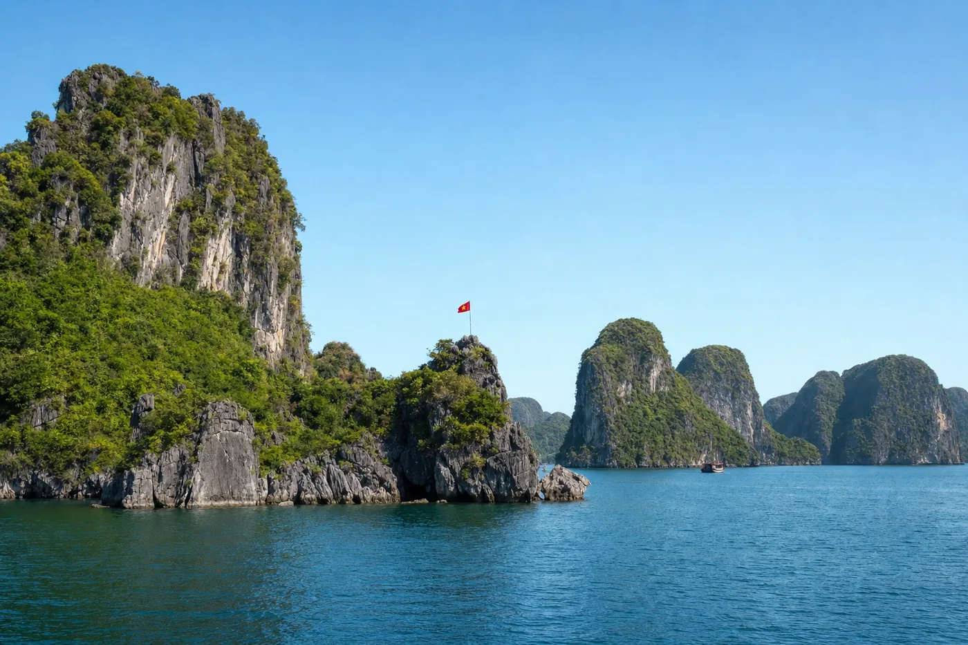 Vietnam – tunnettu maamerkki ja maan lippu